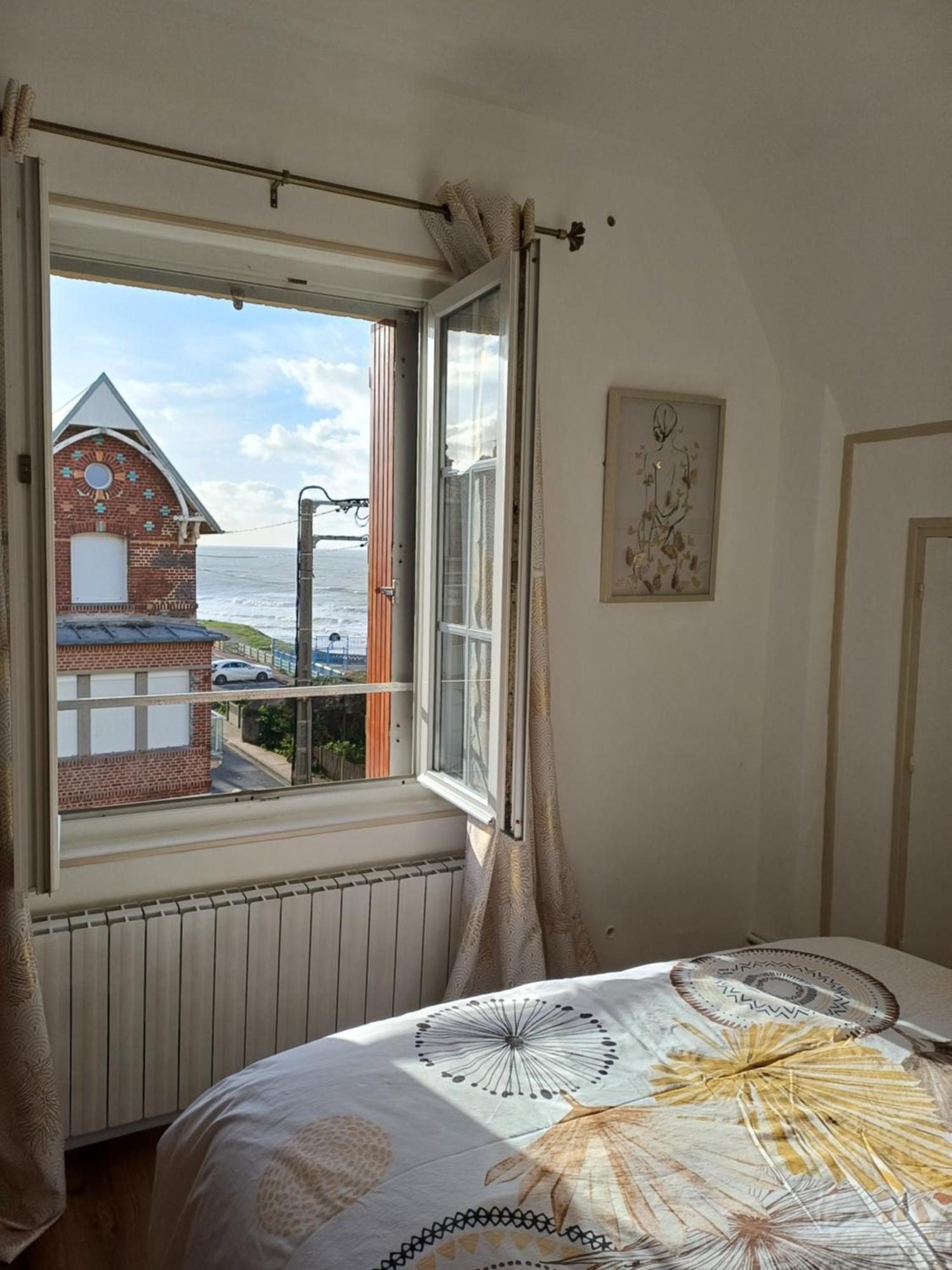 Au Gre Des Marees 2 Appartement Face A La Mer 2Eme Etage Ault Eksteriør billede