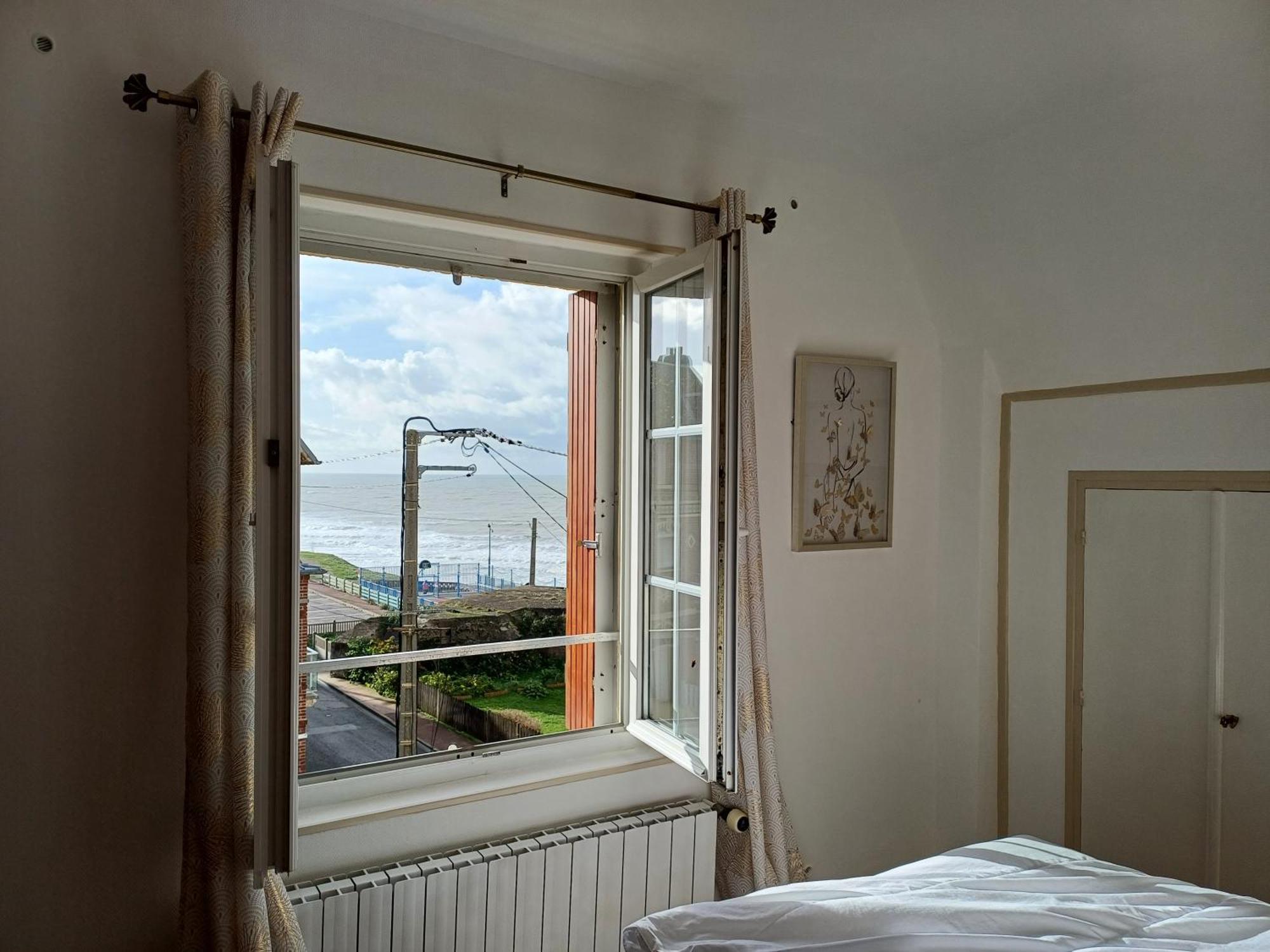 Au Gre Des Marees 2 Appartement Face A La Mer 2Eme Etage Ault Eksteriør billede
